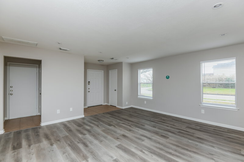2,770/Mo, 8842 Iron Springs Dr Houston, TX 77034 Living Room View 2