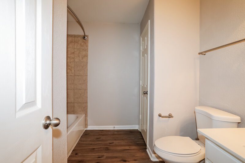 1,790/Mo, 6522 Winter Mountain Ln Spring, TX 77379 Main Bathroom View