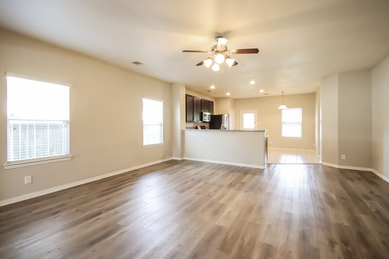 0/Mo, 138 Pequin Rd Crosby, TX 77532 Living Room View