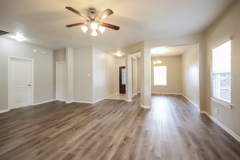0/Mo, 138 Pequin Rd Crosby, TX 77532 Living Room View 2