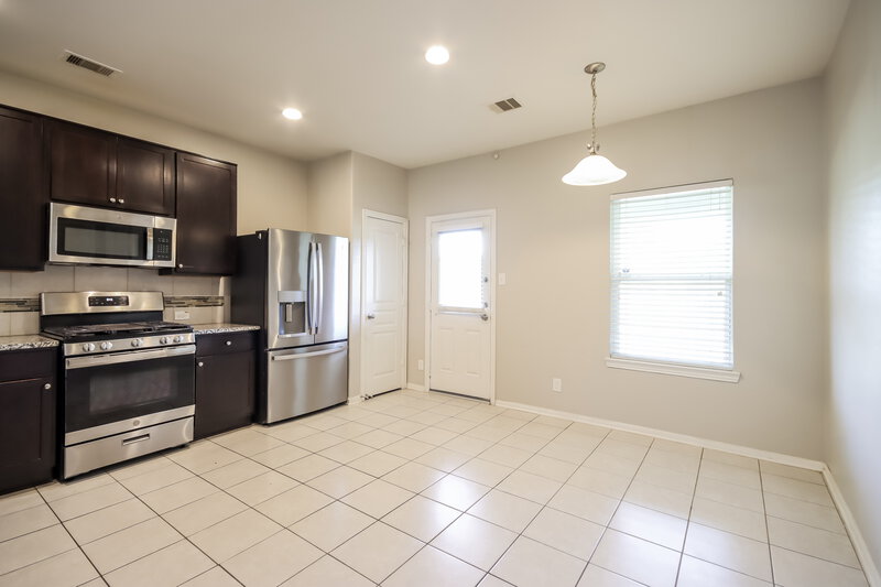 0/Mo, 138 Pequin Rd Crosby, TX 77532 Kitchen View
