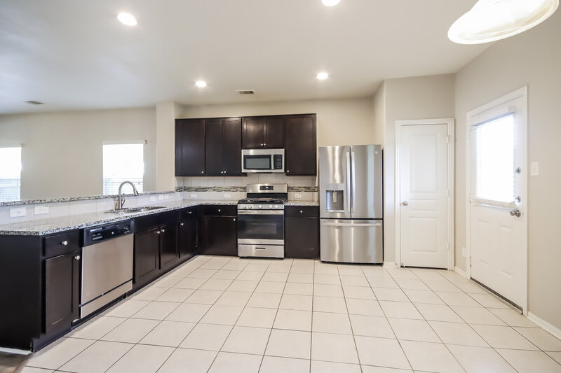 0/Mo, 138 Pequin Rd Crosby, TX 77532 Kitchen View 2