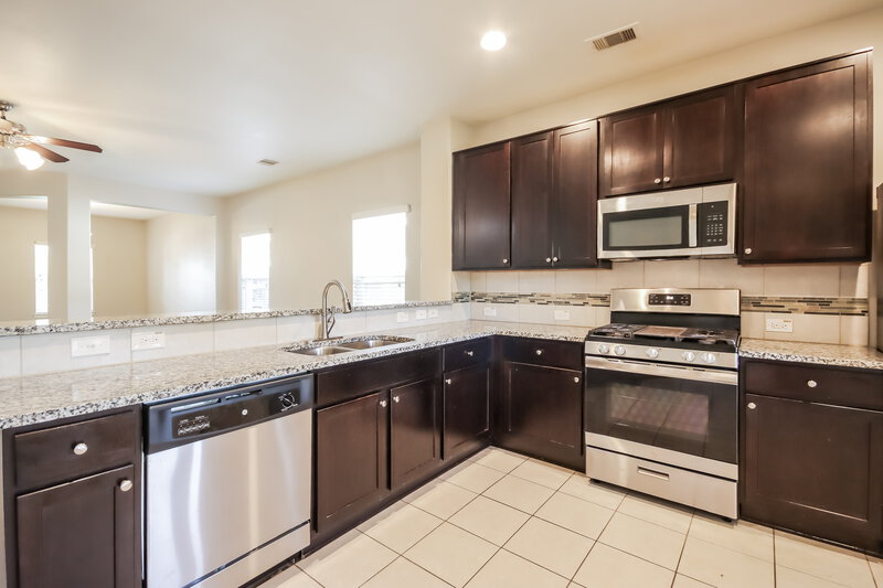 0/Mo, 138 Pequin Rd Crosby, TX 77532 Kitchen View 3