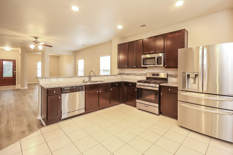 1,860/Mo, 138 Pequin Rd Crosby, TX 77532 Kitchen View 2