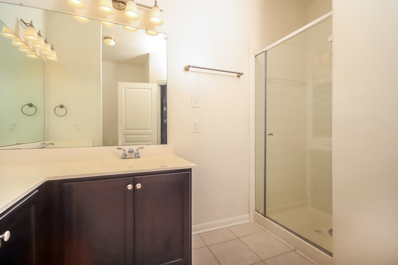 1,860/Mo, 138 Pequin Rd Crosby, TX 77532 Bathroom View