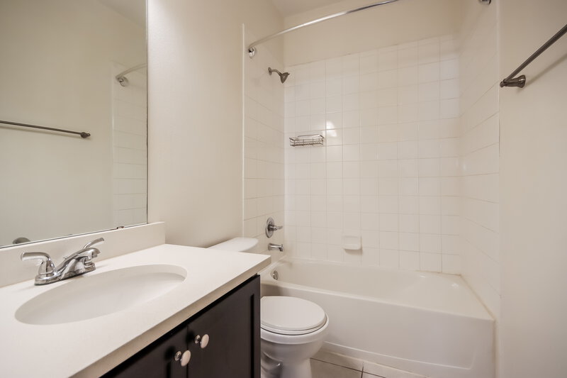 0/Mo, 138 Pequin Rd Crosby, TX 77532 Bathroom View