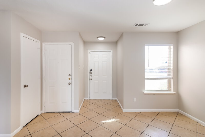 2,480/Mo, 5622 Coastal Way Houston, TX 77085 Foyer View