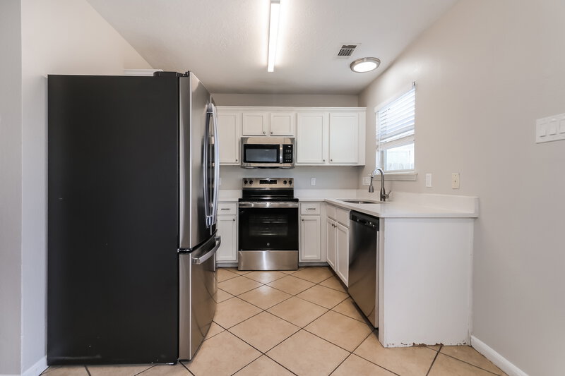 2,480/Mo, 5622 Coastal Way Houston, TX 77085 Kitchen View