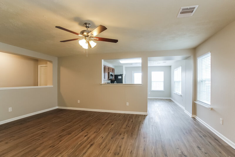 1,695/Mo, 8138 Sanders Glen Ln Humble, TX 77338 Living Room View