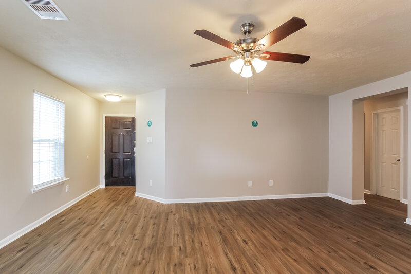 1,695/Mo, 8138 Sanders Glen Ln Humble, TX 77338 Living Room View 2