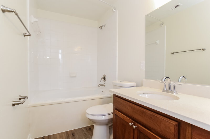 1,695/Mo, 8138 Sanders Glen Ln Humble, TX 77338 Main Bathroom View