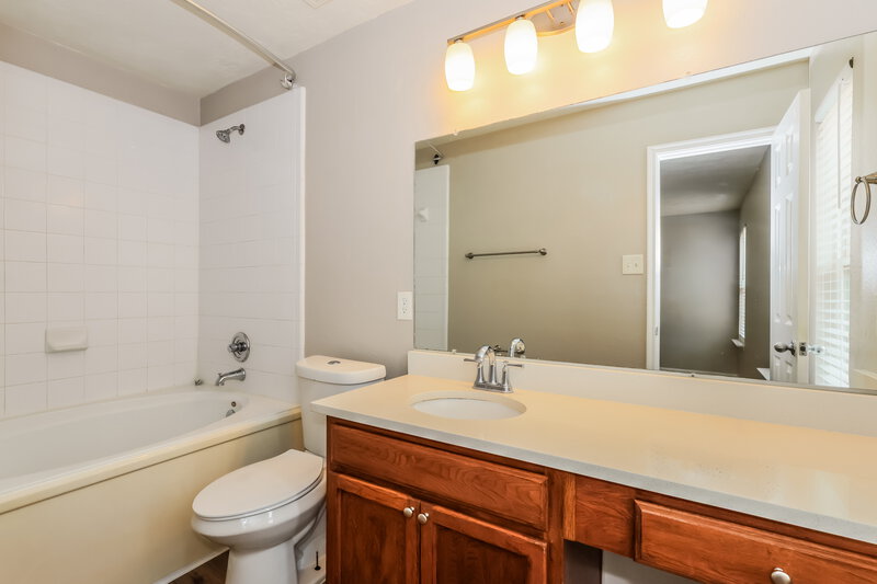 1,865/Mo, 8138 Sanders Glen Ln Humble, TX 77338 Main Bathroom View