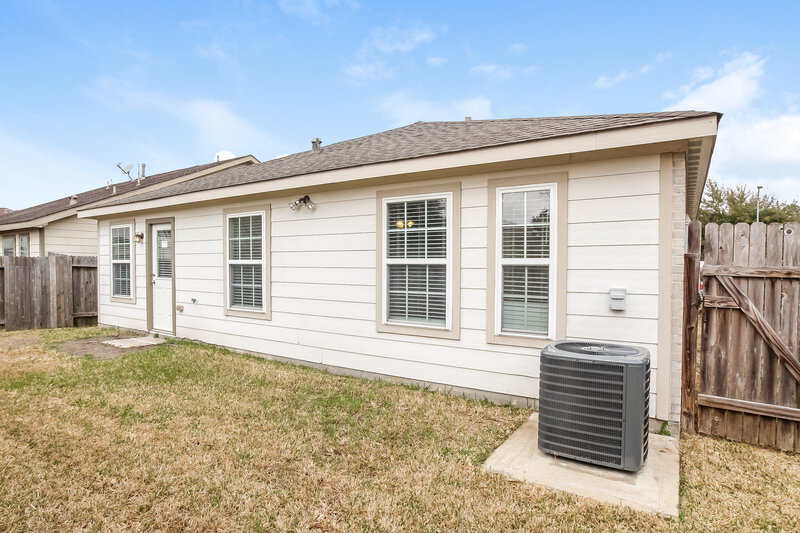 1,695/Mo, 8138 Sanders Glen Ln Humble, TX 77338 Rear View