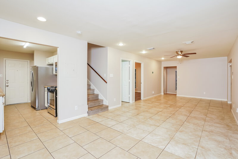 2,405/Mo, 3304 Glastonbury Dr Pearland, TX 77581 Living Room View