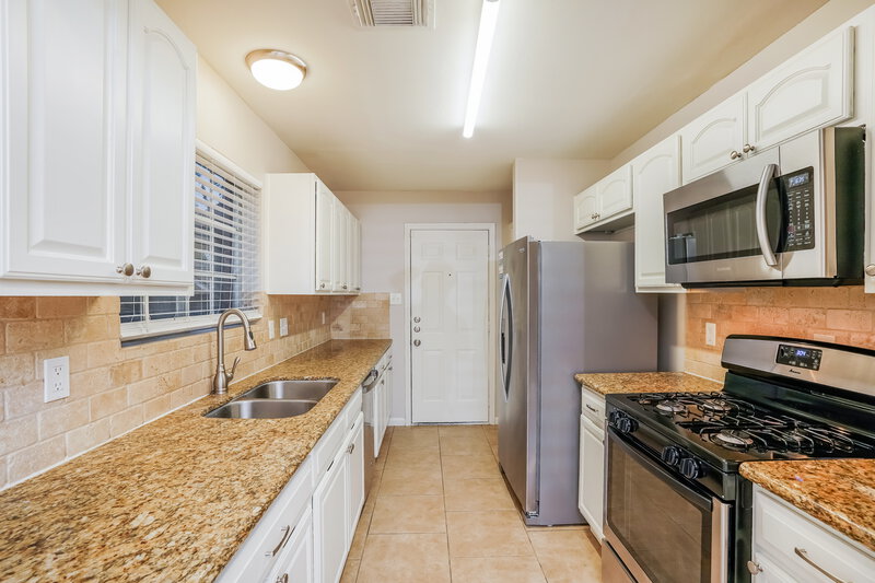 2,405/Mo, 3304 Glastonbury Dr Pearland, TX 77581 Kitchen View