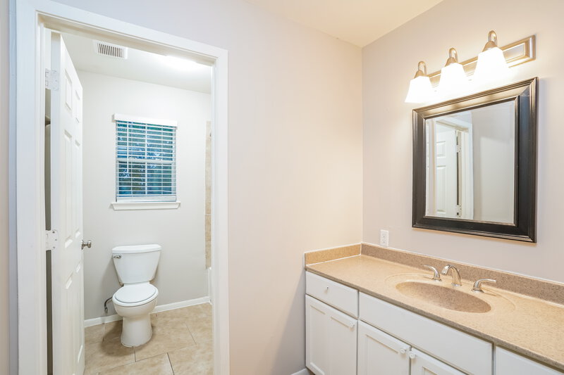 2,405/Mo, 3304 Glastonbury Dr Pearland, TX 77581 Bathroom View