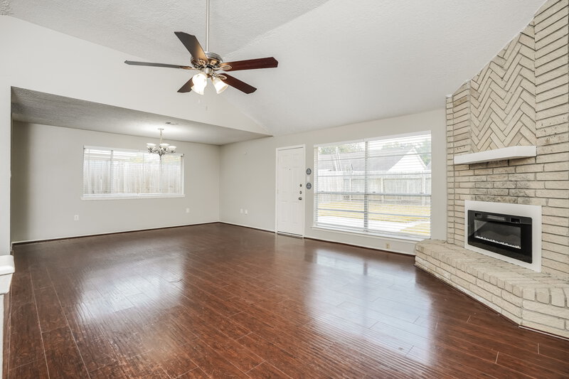 1,800/Mo, 3331 Boxelder Dr Houston, TX 77082 Living Room View 2