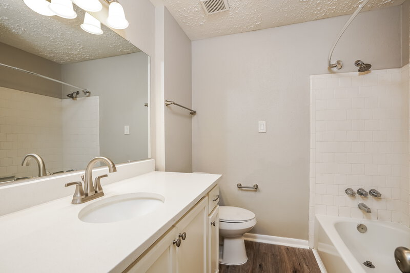 1,800/Mo, 3331 Boxelder Dr Houston, TX 77082 Main Bathroom View
