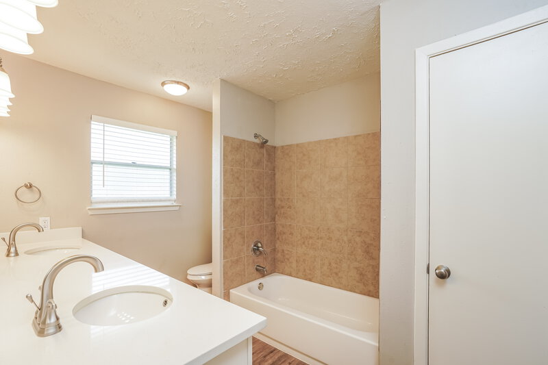 1,800/Mo, 3331 Boxelder Dr Houston, TX 77082 Bathroom View