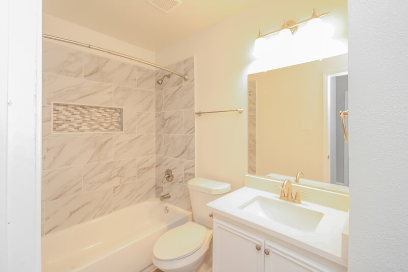 1,885/Mo, 5341 Tallowwood Terrace Katy, TX 77493 Main Bathroom View