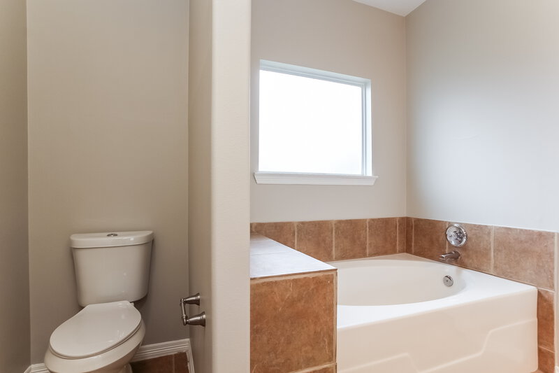 1,890/Mo, 21119 Sweet River Ln Tomball, TX 77375 Main Bathroom View 2