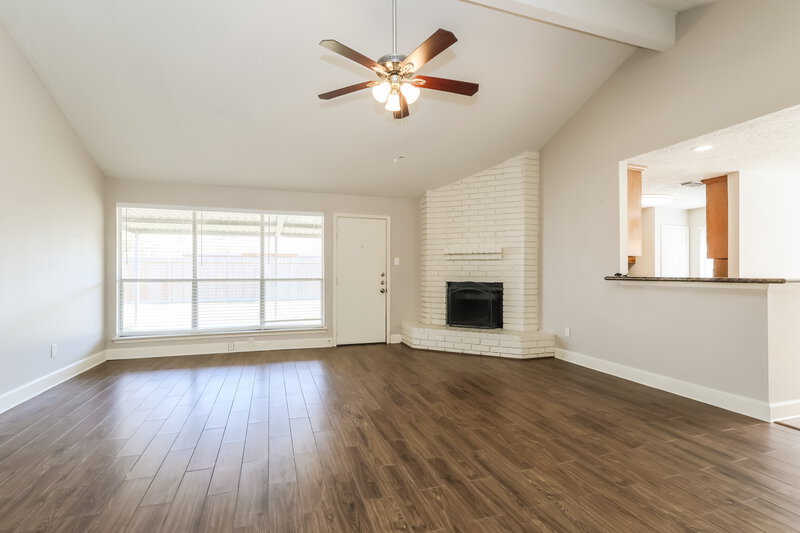 1,905/Mo, 7526 Shoshone Dr Baytown, TX 77521 Living Room View