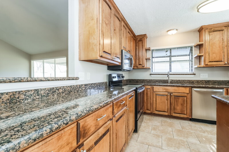 1,905/Mo, 7526 Shoshone Dr Baytown, TX 77521 Kitchen View