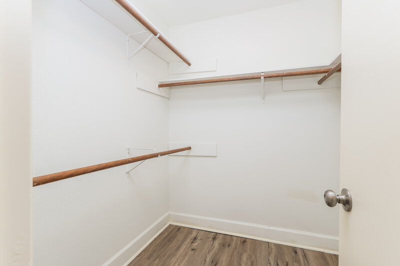 1,905/Mo, 7526 Shoshone Dr Baytown, TX 77521 Walk In Closet View