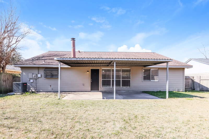 1,905/Mo, 7526 Shoshone Dr Baytown, TX 77521 Rear View