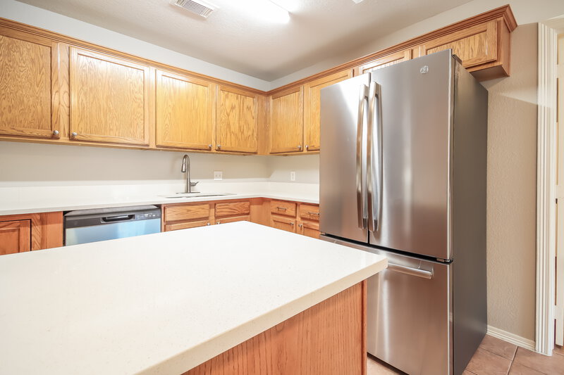 2,090/Mo, 6018 Settlers Village Dr Katy, TX 77449 Kitchen View 2