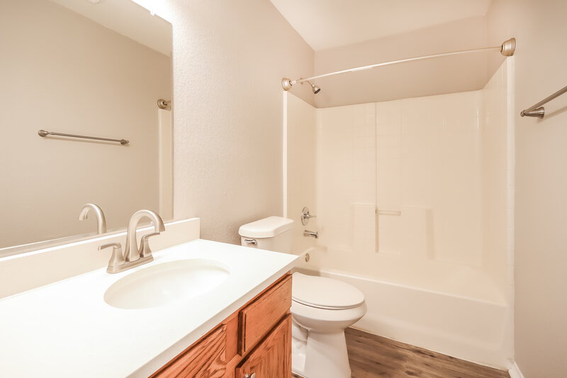 2,090/Mo, 6018 Settlers Village Dr Katy, TX 77449 Bathroom View
