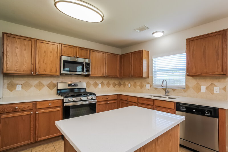 2,250/Mo, 4742 Markham Woods Ct Houston, TX 77345 Kitchen View 2