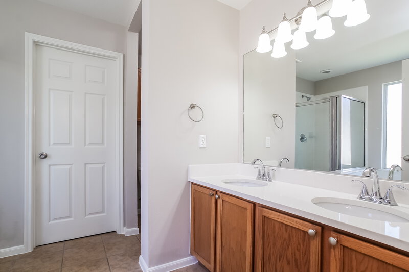 2,250/Mo, 4742 Markham Woods Ct Houston, TX 77345 Main Bathroom View
