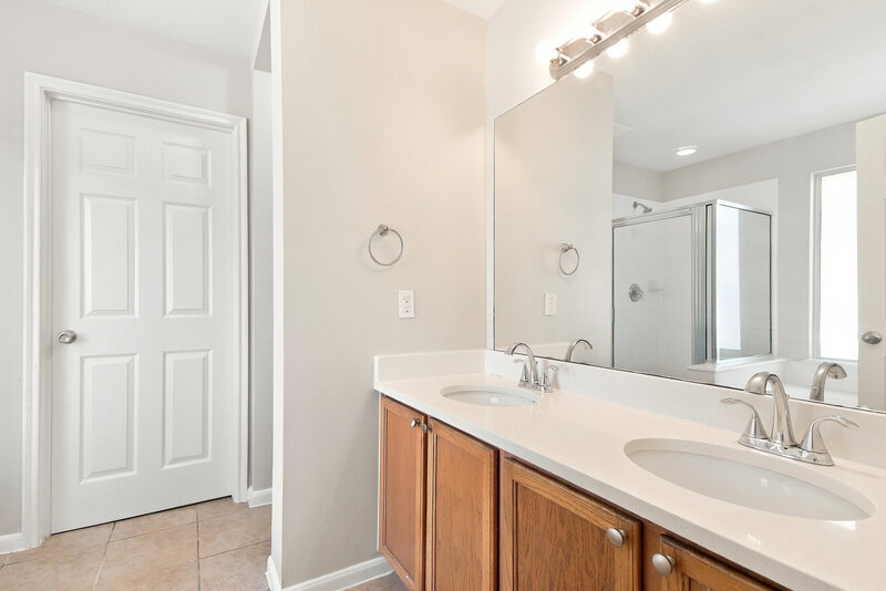 1,825/Mo, 4742 Markham Woods Ct Houston, TX 77345 Primary Bathroom View