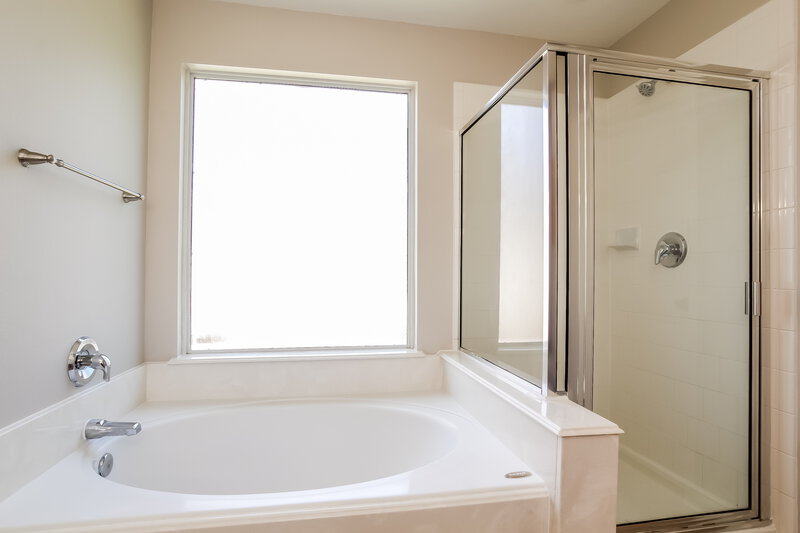 2,250/Mo, 4742 Markham Woods Ct Houston, TX 77345 Main Bathroom View 2