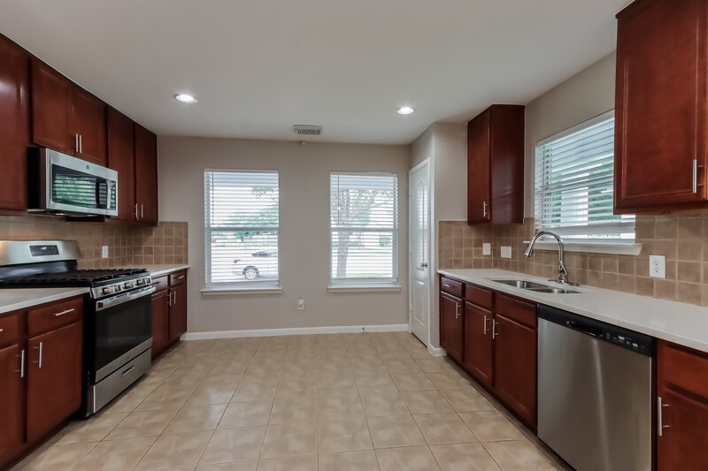 2,160/Mo, 8102 Villandry Ln Humble, TX 77338 Kitchen View