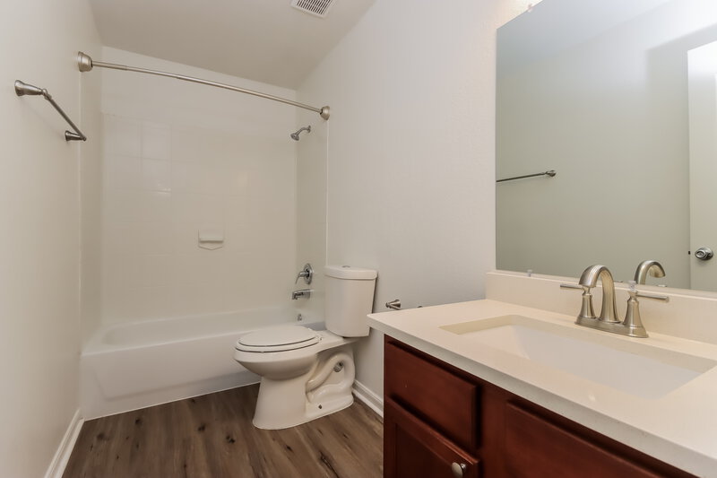 2,160/Mo, 8102 Villandry Ln Humble, TX 77338 Main Bathroom View
