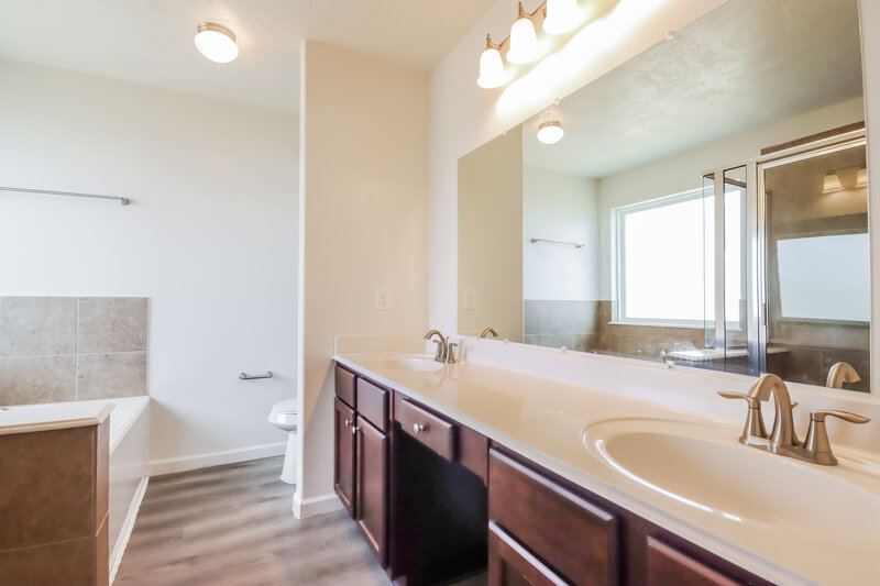 2,145/Mo, 2827 Dustin Pl Ct Humble, TX 77396 Main Bathroom View