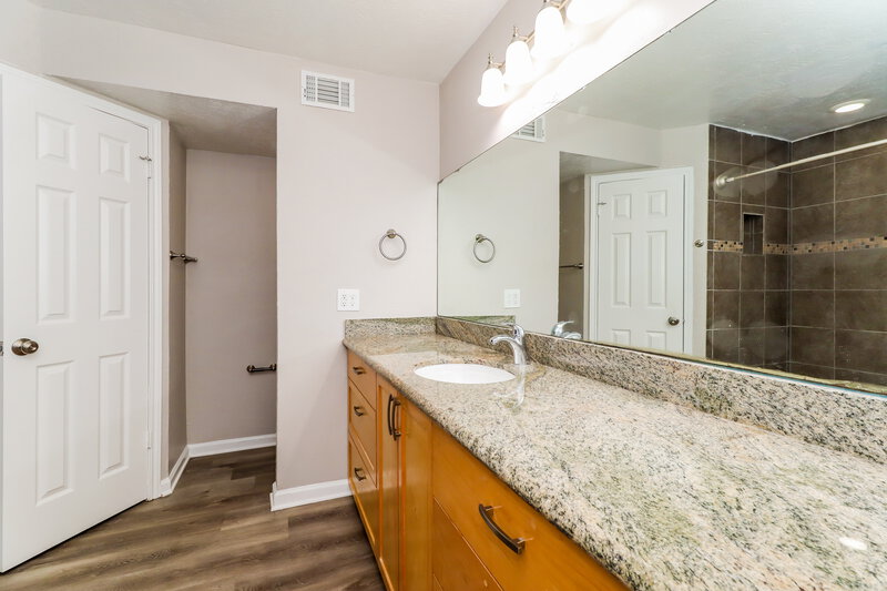 2,120/Mo, 15007 Tayport Ln Channelview, TX 77530 Main Bathroom View 2