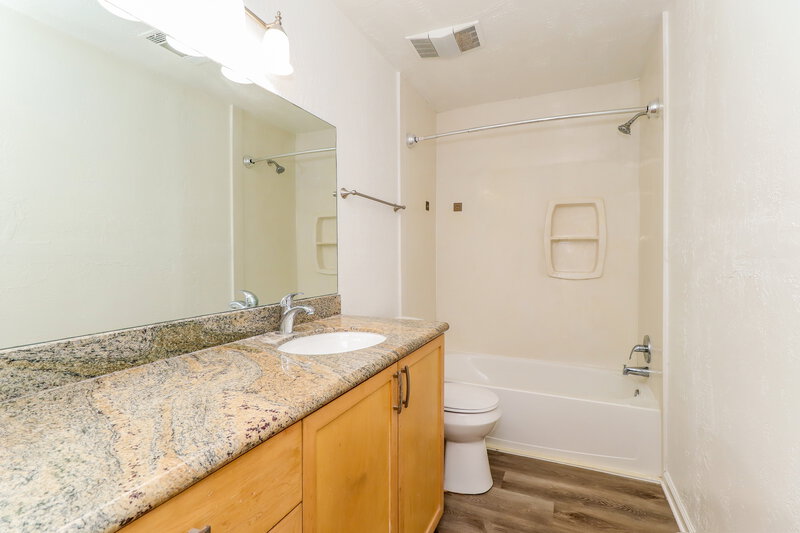 2,120/Mo, 15007 Tayport Ln Channelview, TX 77530 Bathroom View