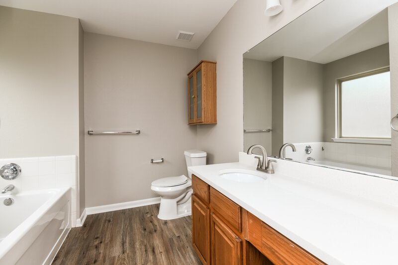 2,760/Mo, 6339 Bright Bloom Ln Spring, TX 77379 Main Bathroom View