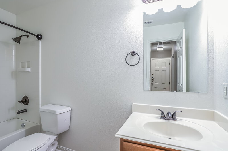 2,065/Mo, 2410 Lexington Park Dr Spring, TX 77373 Bathroom View 2