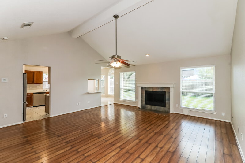 2,310/Mo, 2203 St James Pl Pearland, TX 77581 Living Room View