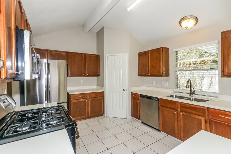 2,310/Mo, 2203 St James Pl Pearland, TX 77581 Kitchen View 2