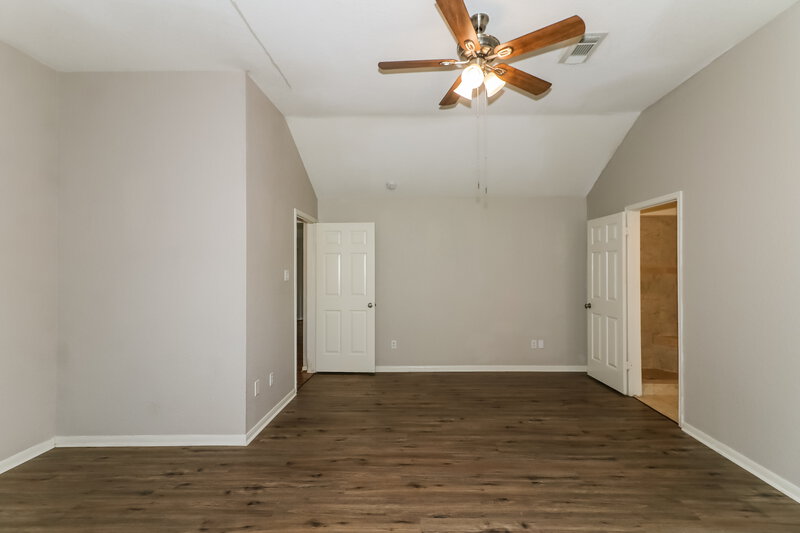 2,310/Mo, 2203 St James Pl Pearland, TX 77581 Main Bedroom View 2