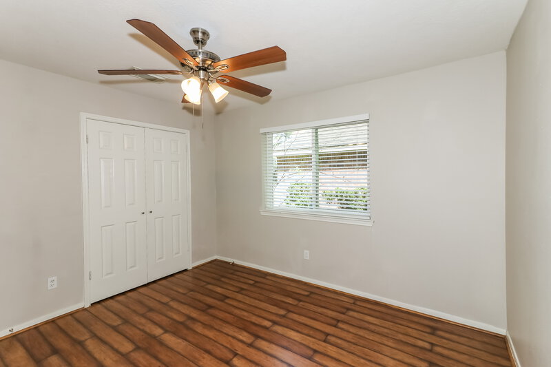 2,310/Mo, 2203 St James Pl Pearland, TX 77581 Bedroom View 2