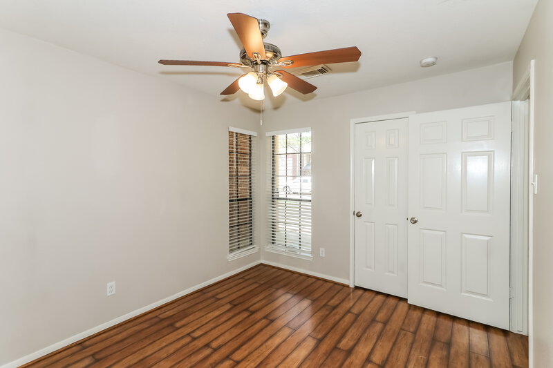 2,310/Mo, 2203 St James Pl Pearland, TX 77581 Bedroom View 3