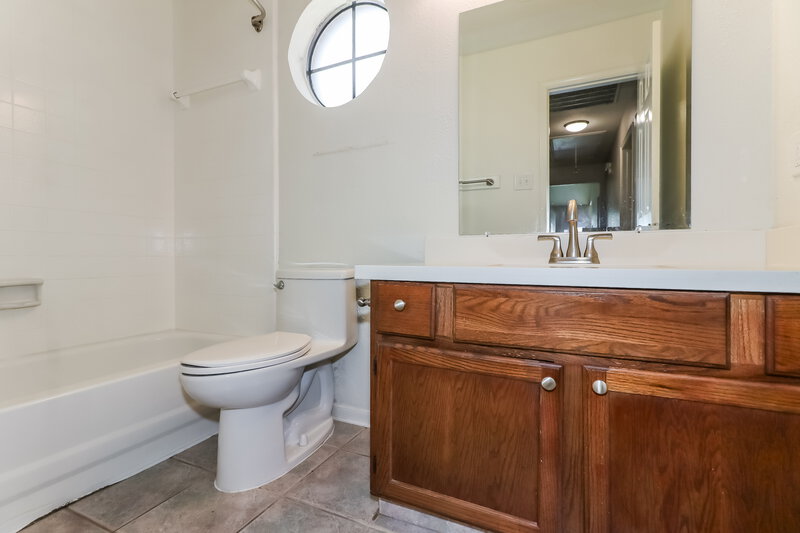 2,310/Mo, 2203 St James Pl Pearland, TX 77581 Bathroom View