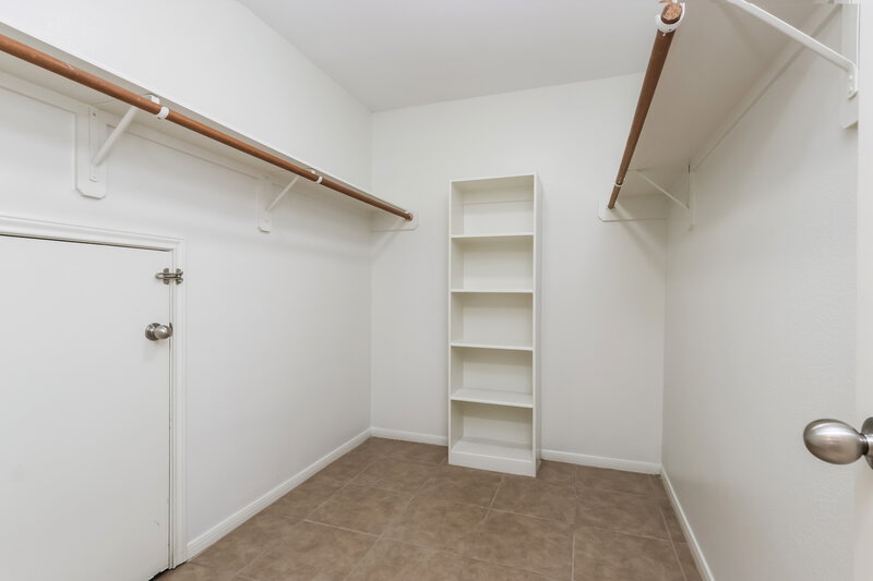 2,025/Mo, 7314 Fox Hall Ln Humble, TX 77338 Amenities View