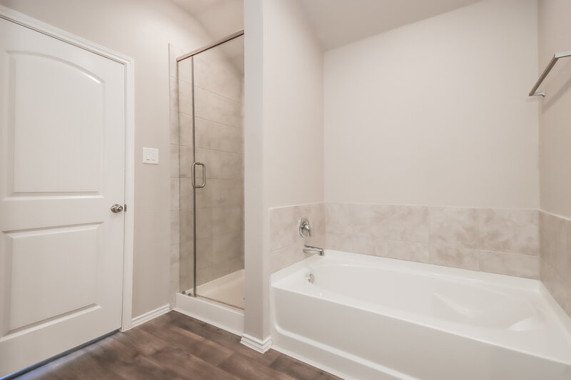 2,130/Mo, 18218 Cascadia Mill Ct New Caney, TX 77357 Main Bathroom View